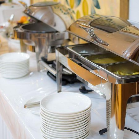 Olive Hotel บิชเคก ภายนอก รูปภาพ