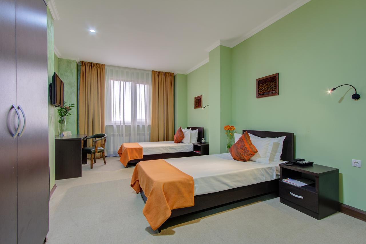 Olive Hotel บิชเคก ภายนอก รูปภาพ