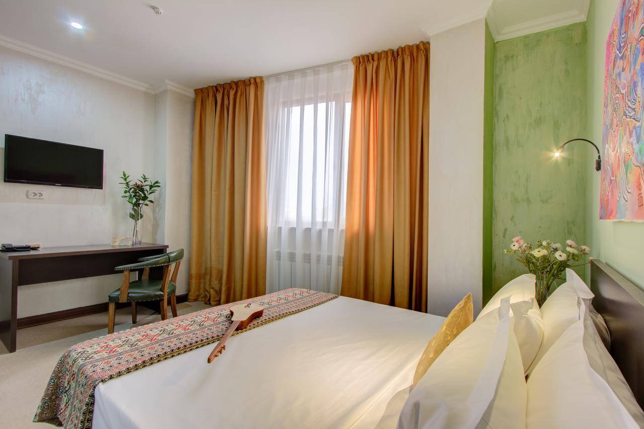 Olive Hotel บิชเคก ภายนอก รูปภาพ