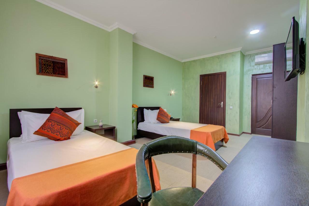 Olive Hotel บิชเคก ภายนอก รูปภาพ